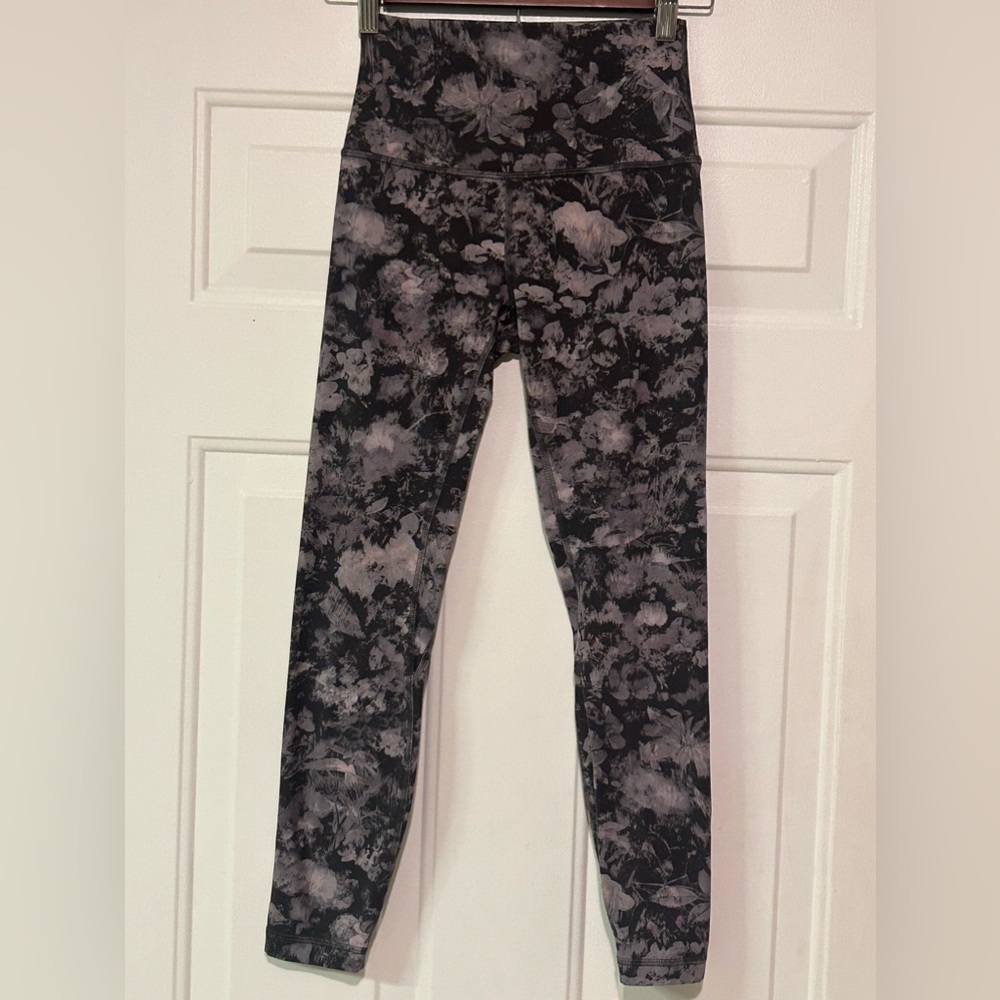 Lululemon Leggings Womens 2 Gray Pink Floral‎ Pockets Full Length Athletic Gym